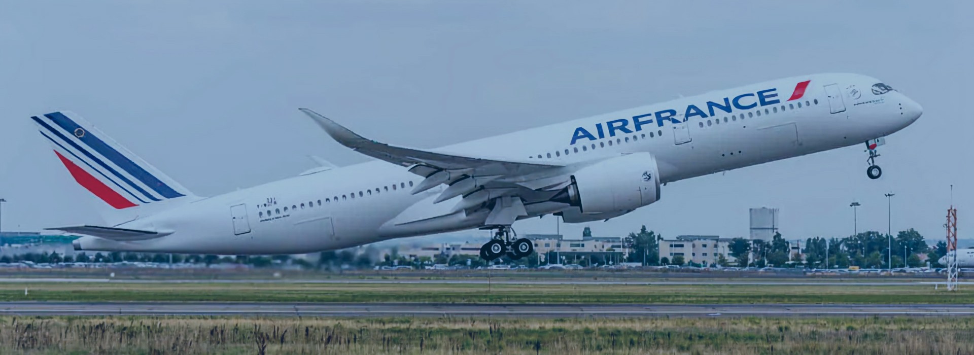 Search and book Air France flights online on Travofinder